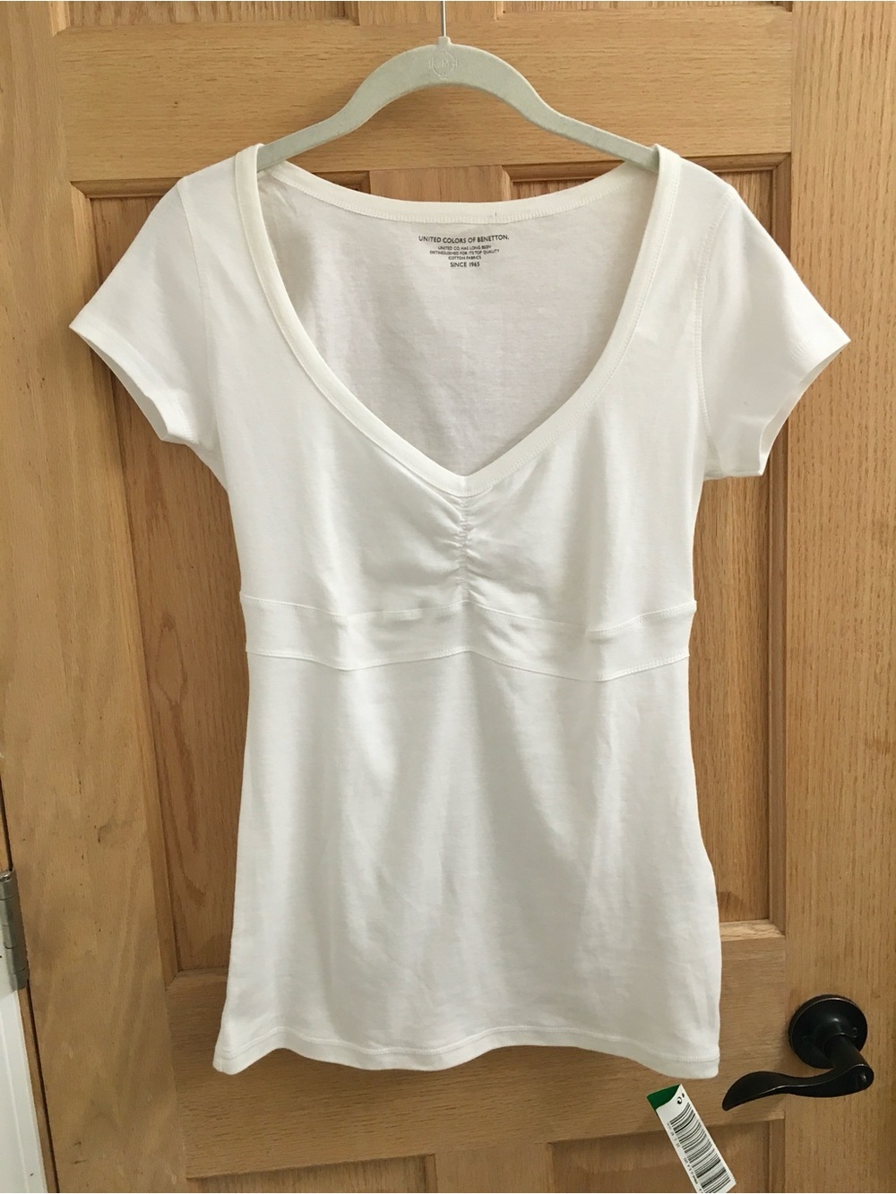 NWT United Colors of Benetton White V-Neck Short Sleeve Top, Large -Fits Medium